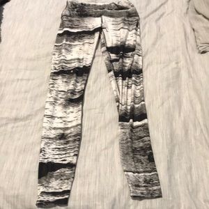 Colorado Threads aspen leggings. Size M.